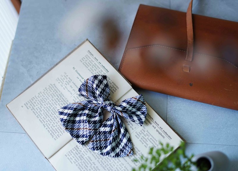 古董領帶改製手工領結-千鳥格-深藍-學院風雙層領結別針 - 領結/領巾 - 絲．絹 藍色