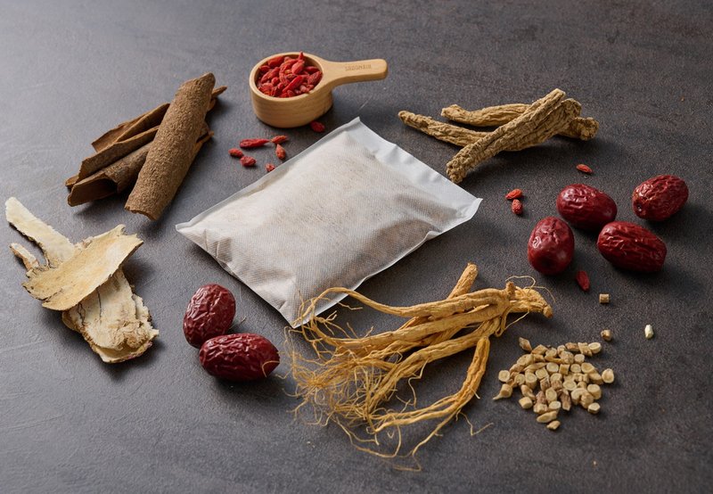 漢方藥膳包 | 韓式人蔘雞燉湯包 | 高麗人蔘 人蔘雞湯 懶人藥膳 - 料理包/調理包 - 新鮮食材 咖啡色