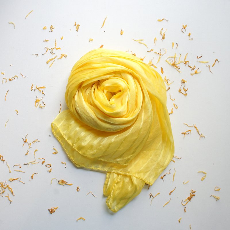 植物染絲巾-耀日 - 絲巾 - 絲．絹 黃色