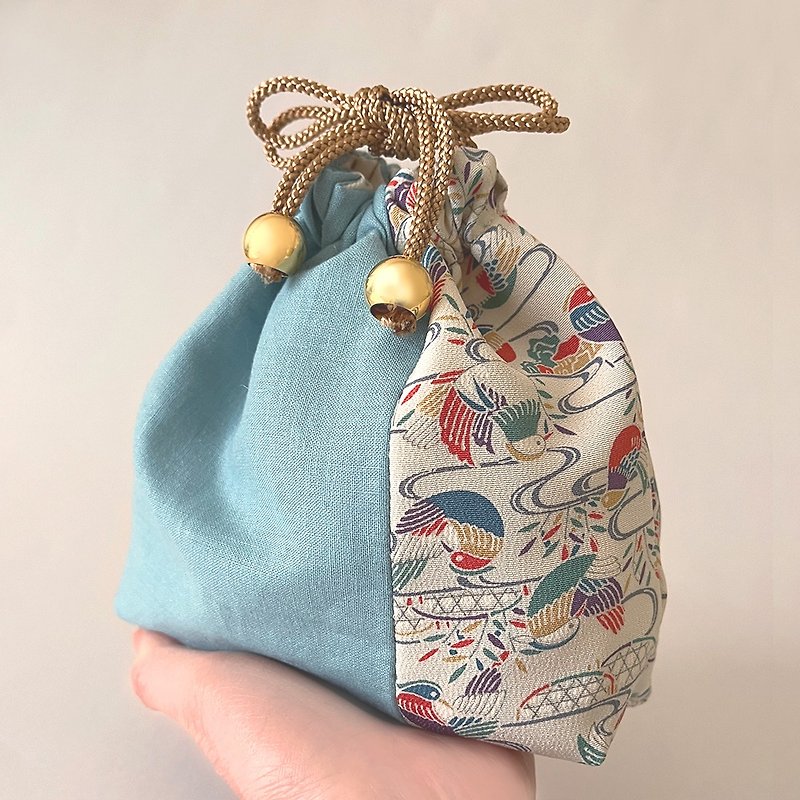 Drawstring Bag with Japanese pattern, Kimono and linen (Small) - Silk - กระเป๋าเครื่องสำอาง - ผ้าฝ้าย/ผ้าลินิน สีน้ำเงิน