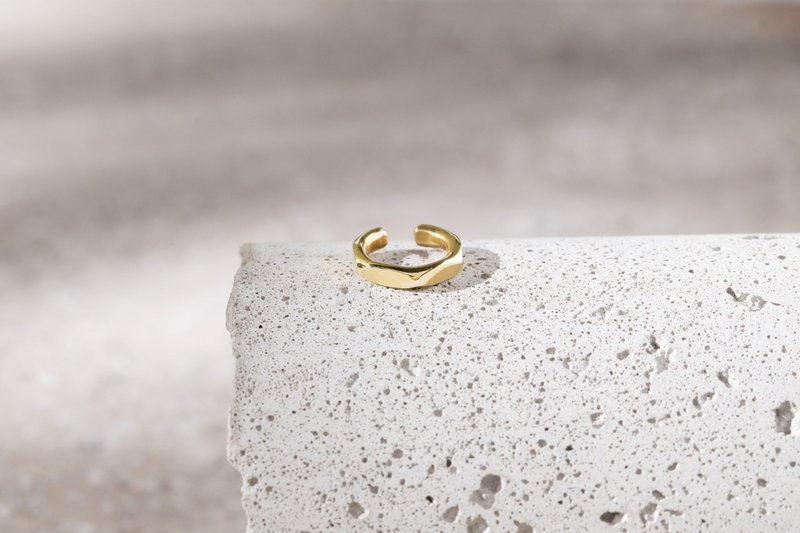 六角黃銅耳扣 Hex Brass EarCuff - 耳環/耳夾/耳骨夾 - 銅/黃銅 金色