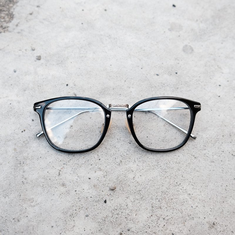 [Commercial Firms] Japanese Vintage Gold Frame Black Glasses Frame Titanium Metal - กรอบแว่นตา - วัสดุอื่นๆ สีดำ