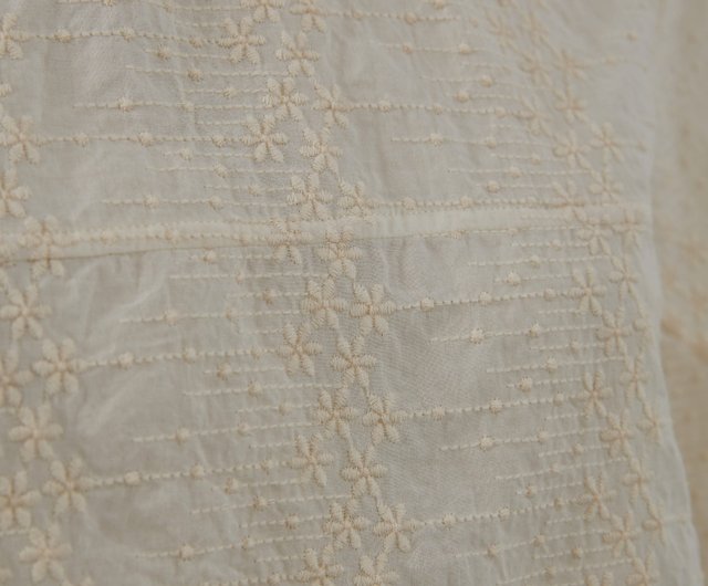 AMBIDEX Store ○花刺繍souvenierT-シャツ II(F クロ): yuni