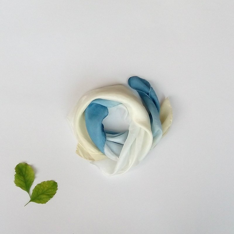 手染漸層蠶絲巾 天然 藍染 植物染 蠶絲巾 圍巾 領巾 方巾 特價 - 絲巾 - 絲．絹 多色