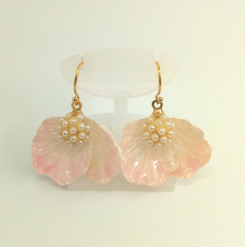 Flower earrings Free shipping Handmade With box For gift - ต่างหู - พลาสติก สึชมพู
