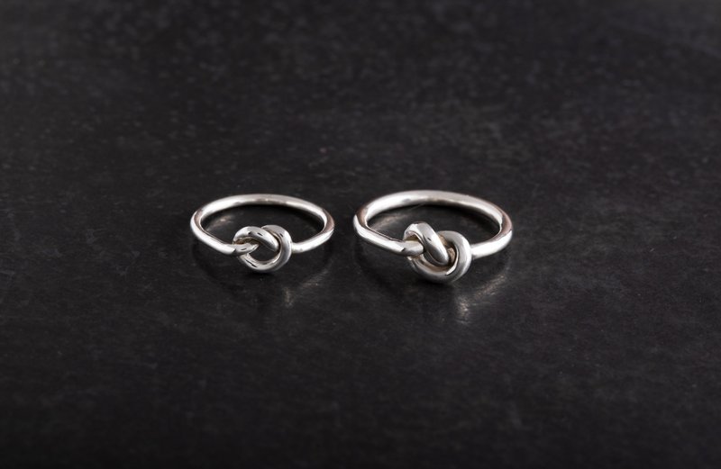 單結1號 純銀戒指 Knot Tying Ring - 戒指 - 純銀 銀色