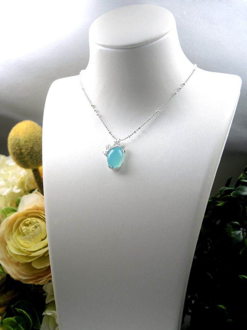 A touch of seclusion-Indian blue chalcedony elegant flowers 925 sterling silver diamond pendant necklace - สร้อยคอ - เครื่องเพชรพลอย สีน้ำเงิน