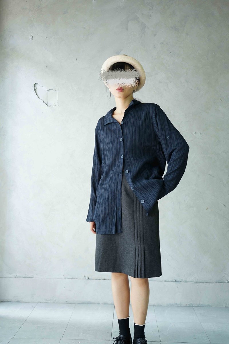 尋寶古著-文藝深藍起皺感長版彈性襯衫 - 女襯衫 - 聚酯纖維 藍色