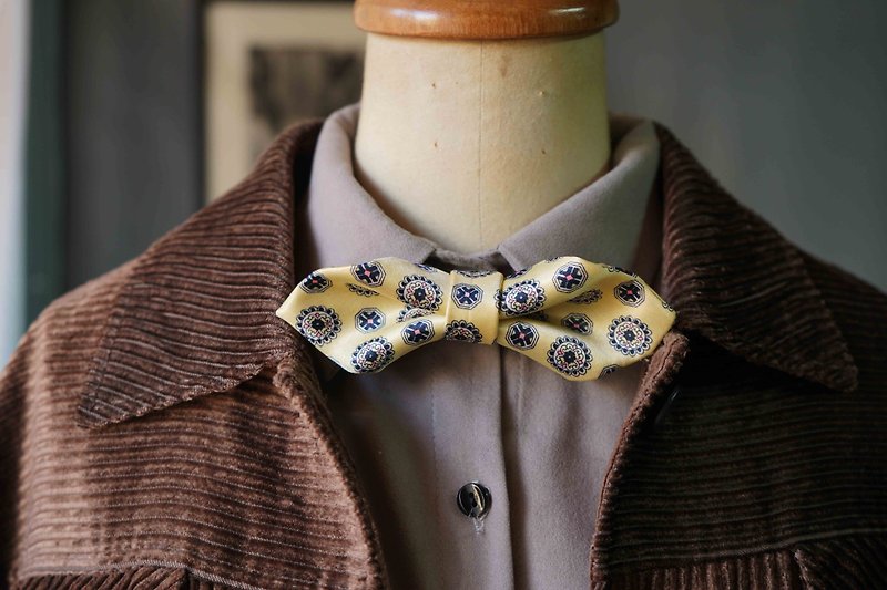 古董布花領帶改製手工領結-春日嫩芽-嫩黃-寬版 - 領結/領巾 - 聚酯纖維 黃色