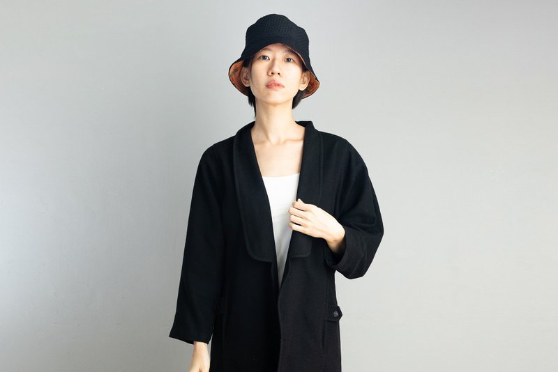 Plain black bouclé w/orange-toned jeanette calico bucket hat - หมวก - ผ้าฝ้าย/ผ้าลินิน สีดำ