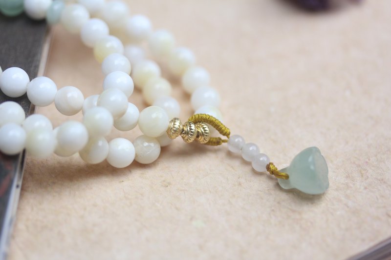 Natural white clam jade shells to ward off evil spirits and keep safe bracelets for transporting Buddhist bead jewelry for women - สร้อยข้อมือ - เปลือกหอย ขาว