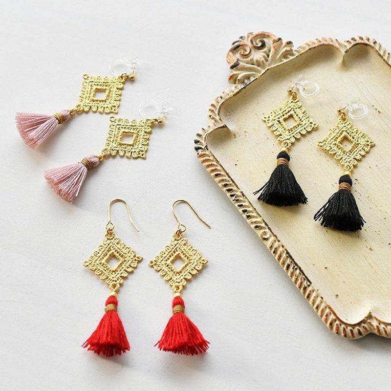 Lace motif tassel earrings - ต่างหู - โลหะ สีดำ