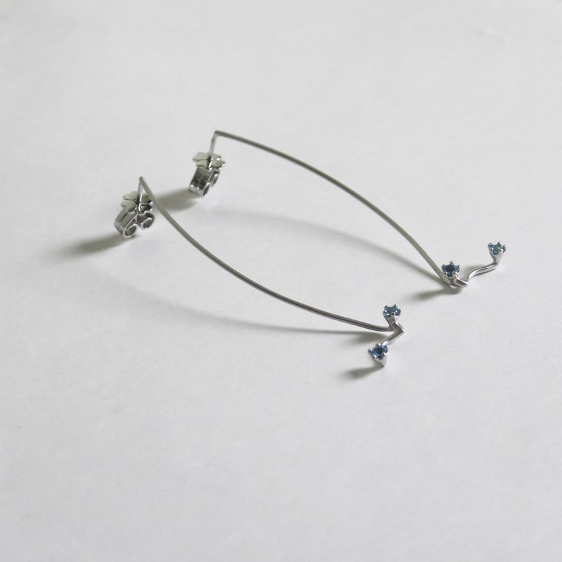 Mollis Earrings (Swiss Blue Topaz) sand blast finishing - 耳環/耳夾/耳骨夾 - 純銀 