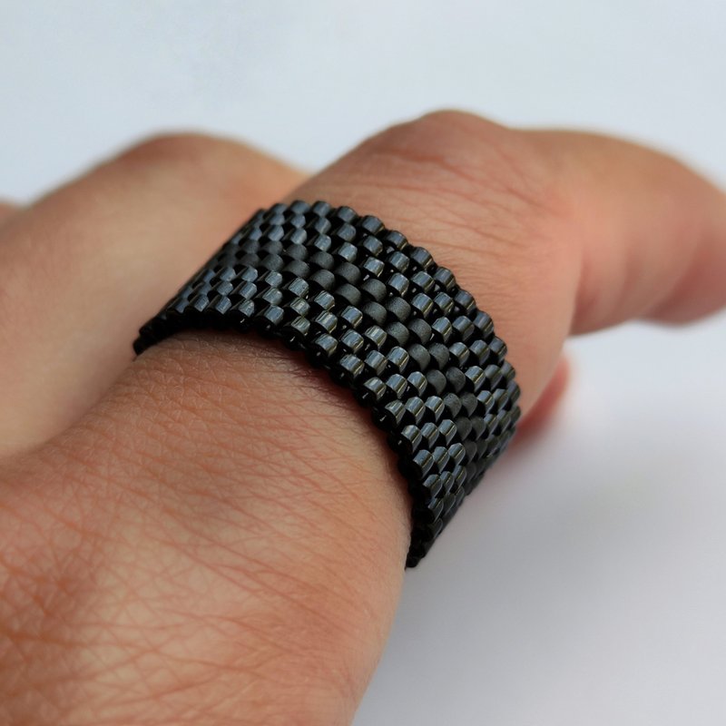 Black luster bead ring Black matte handmade ring Beautiful jewelry Elegant ring - 戒指 - 玻璃 黑色
