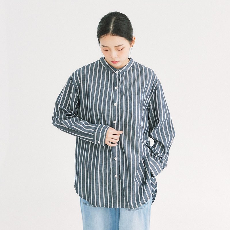 【Simply Yours】Striped crew neck shirt blue and black F - เสื้อเชิ้ตผู้หญิง - ผ้าฝ้าย/ผ้าลินิน สีน้ำเงิน