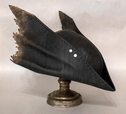 Svetliy Sudar Leather Arts Workshop Hunter Leather Hat v.2 Inspired Bloodborne / tricorne