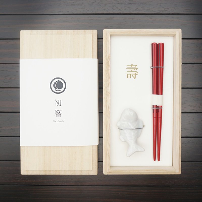 Hyozaemon Wakasa Lacquer First Chopsticks - Red This gift set includes one pair of chopsticks and one chopstick rest, which are the first chopsticks a baby will put in their mouth after birth, in a paulownia wood box. - Chopsticks - Wood 