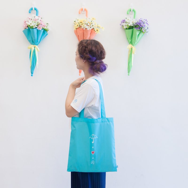 Rainbow House 為愛撐傘(藍)-手繪設計防潑水提袋 - 側背包/斜孭袋 - 防水材質 藍色