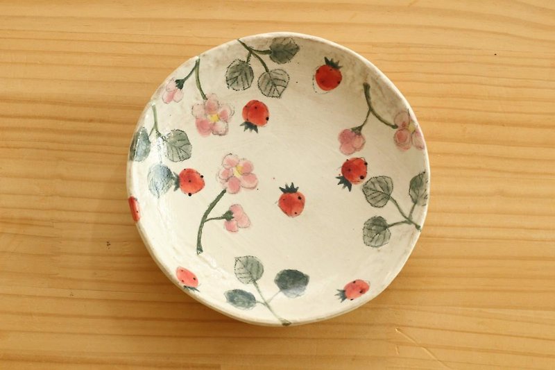 粉引きいちごとイチゴのお花の6寸皿。 - 小皿 - 陶器 レッド