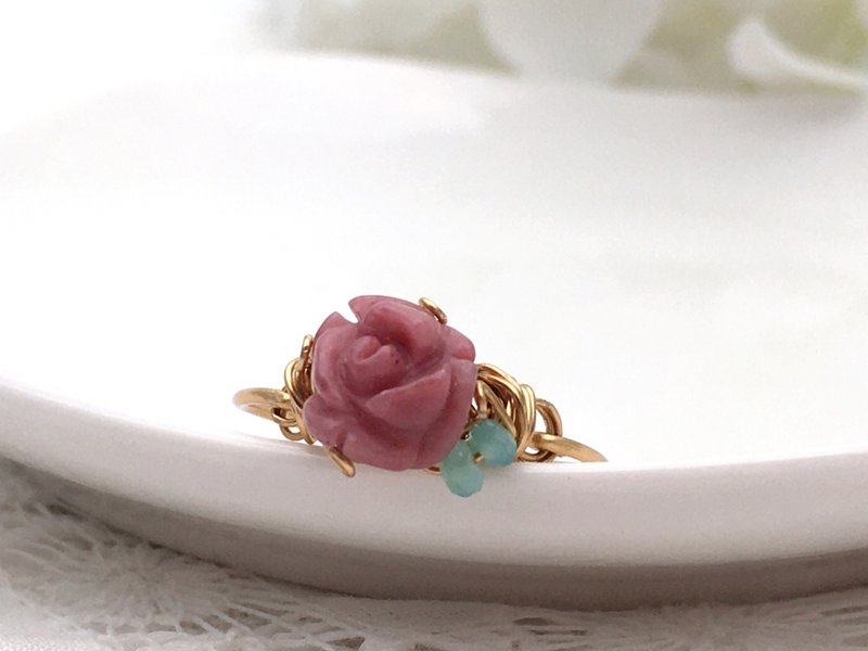 Maries garden rose - シリシャスシスト ブルーオパールのワイヤーリング - 戒指 - 寶石 紅色