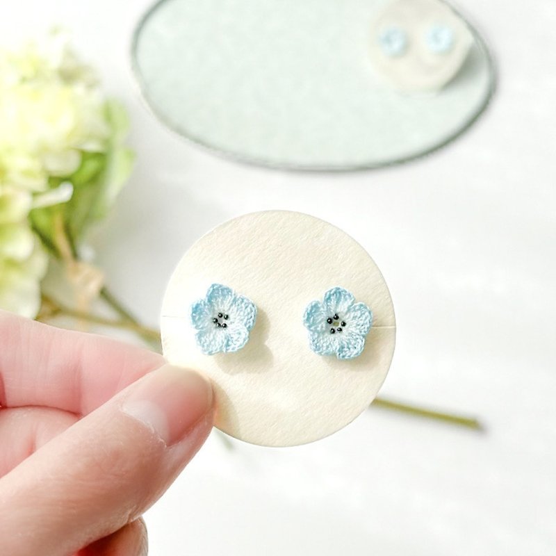 Nemophila earrings, Clip-On series, flower lover knitting, hand dyed - Earrings & Clip-ons - Cotton & Hemp Blue