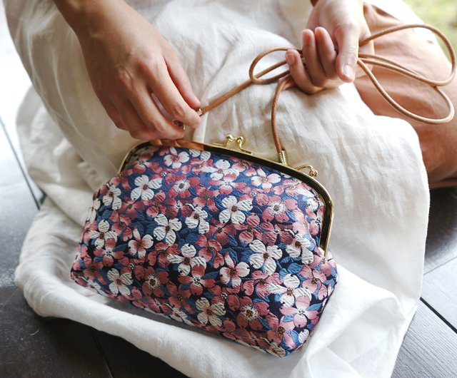 ショルダーバッグ / 斜めがけバッグ / がま口バッグ / 金襴円満桜 斜