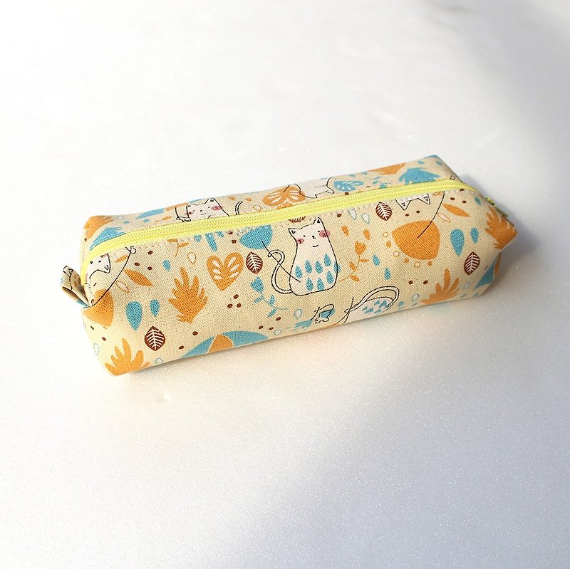 Rain cat (yellow) styling pen bag / storage bag pencil case cosmetic bag - Pencil Cases - Cotton & Hemp 