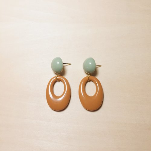 鳥嶼 Niaoyoo 復古豆綠丸子咖啡橘橢圓鏤空耳環