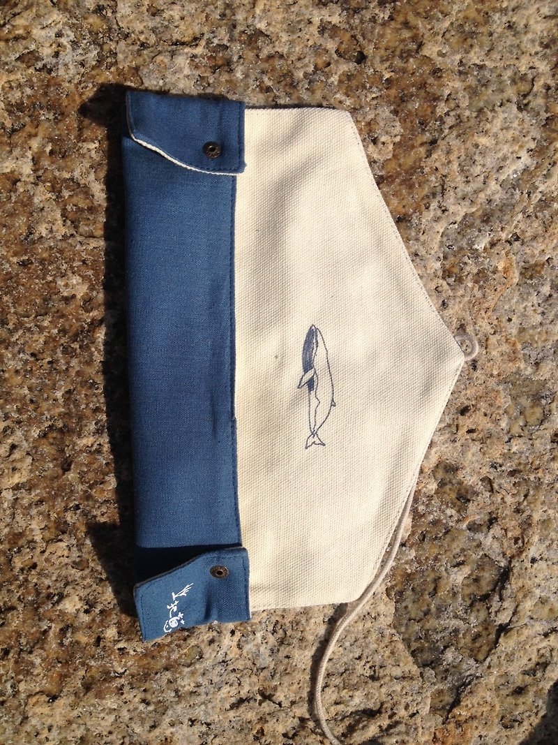 Whale Eco Cutlery Bag/Sea Blue - กล่องเก็บของ - ผ้าฝ้าย/ผ้าลินิน สีน้ำเงิน