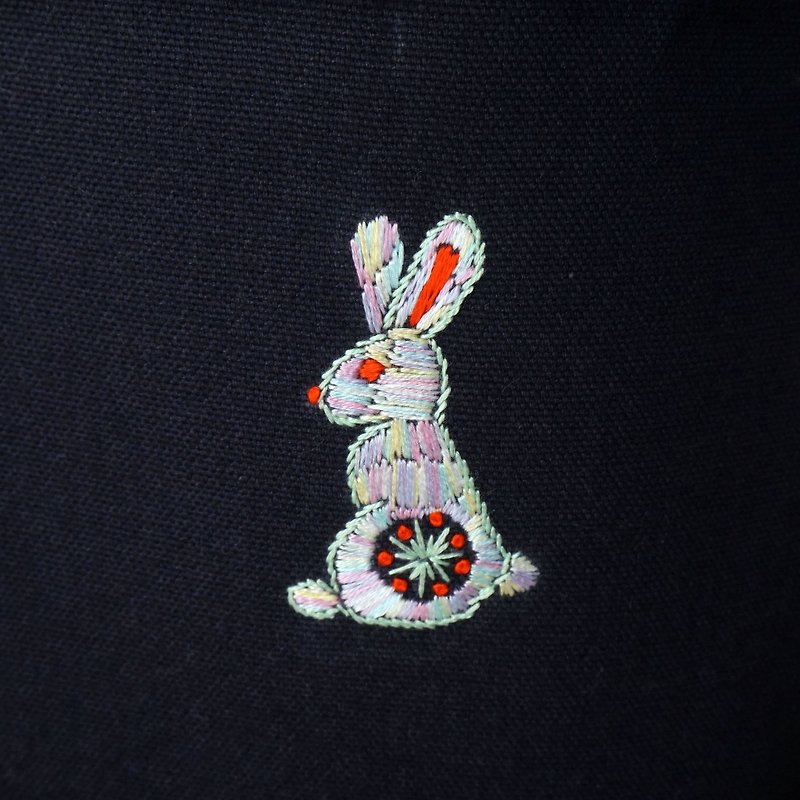 the oriental zodiac Tote bag with hand embroidery "rabbit" [order-receiving production] - กระเป๋าถือ - งานปัก สีน้ำเงิน