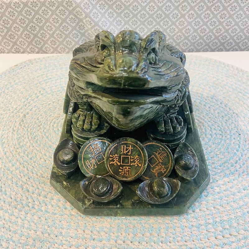 Sapphire three-legged toad bites money to attract wealth and treasure to avoid evil and transform evil spirits A312 - Items for Display - Jade Green