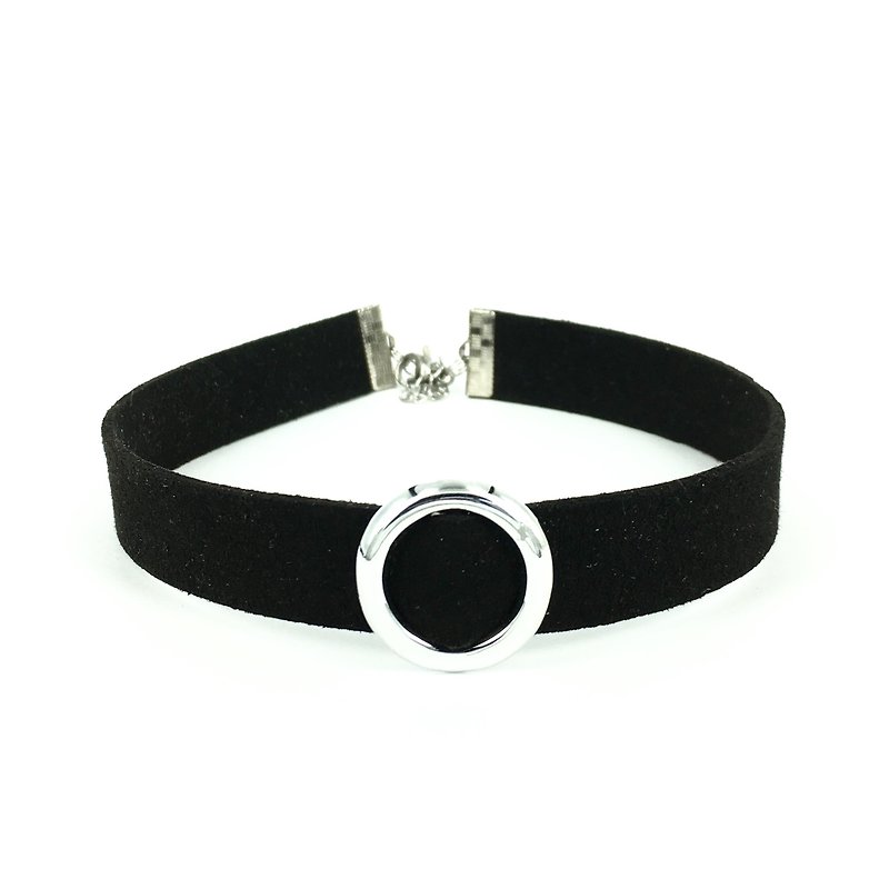 Silver circle necklace (medium) - สร้อยคอ - วัสดุอื่นๆ สีดำ