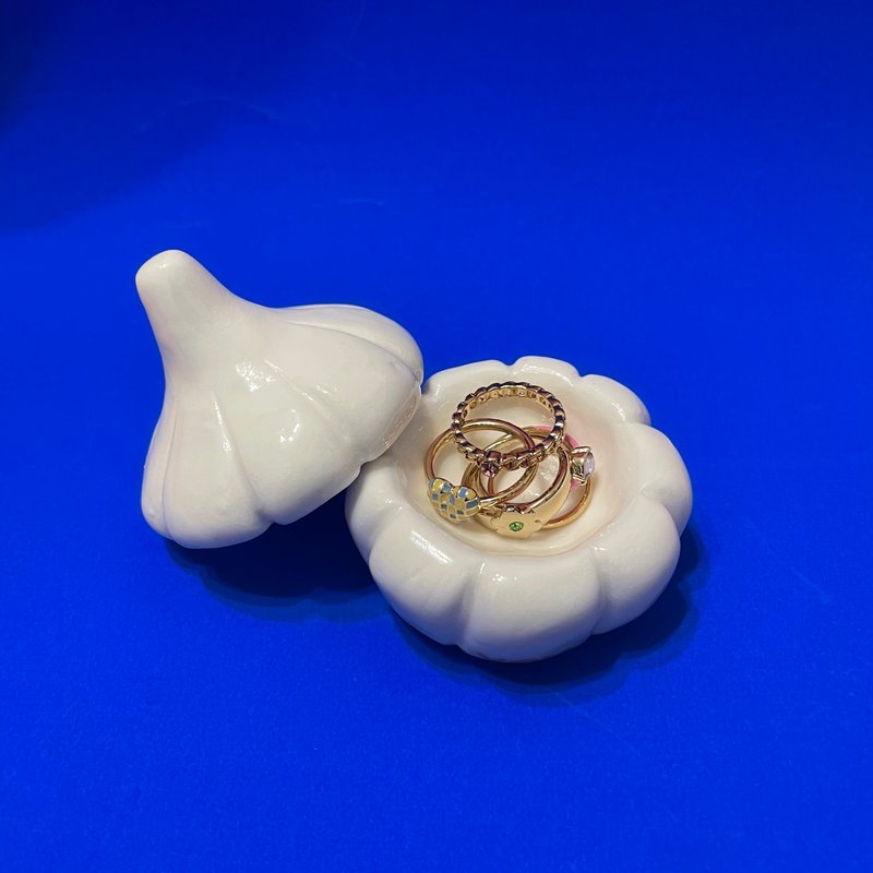 大蒜飾品收納盒 - 擺飾/家飾品 - 黏土 白色