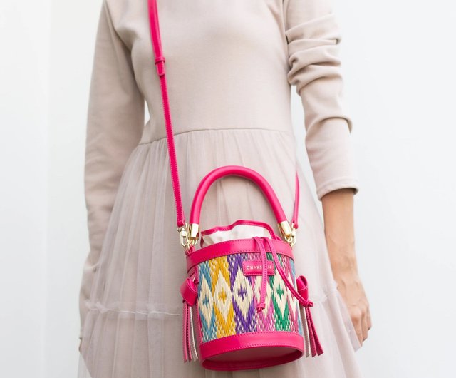 Bucket Bag from Handwoven Straw and Leather in Mix Black Green Orange /  Chaksarn - Shop Chaksarn Handbags & Totes - Pinkoi