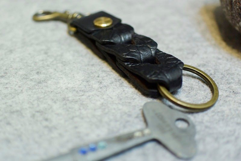 YOURS 三節式真皮鑰匙圈 黑色鱷魚紋 - 鑰匙圈/鑰匙包 - 真皮 