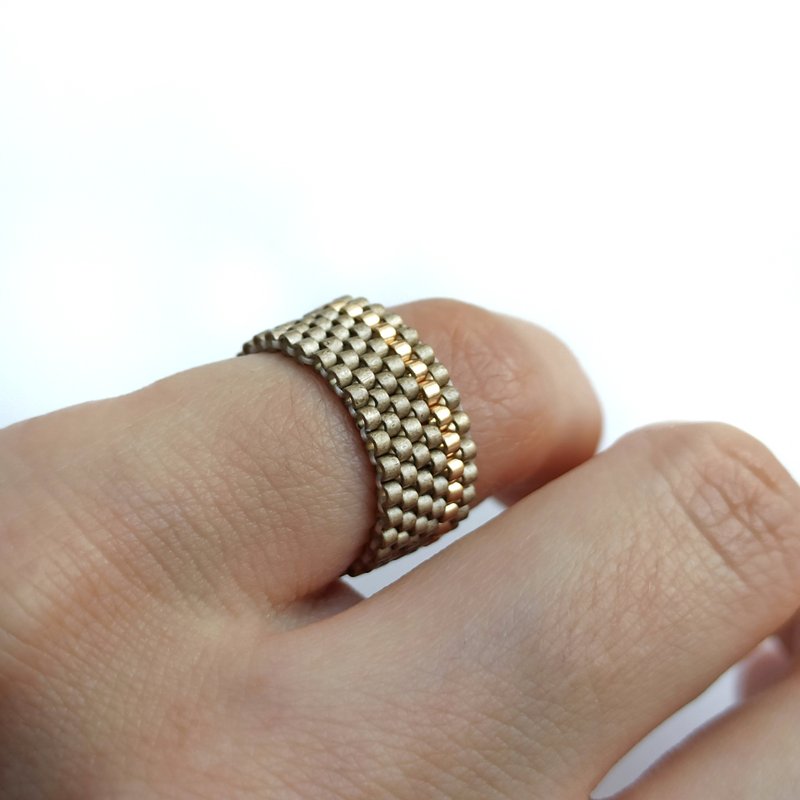 Pinky gold bead ring Handmade jewelry Wide flexible ring Elastic ring - 戒指 - 玻璃 金色