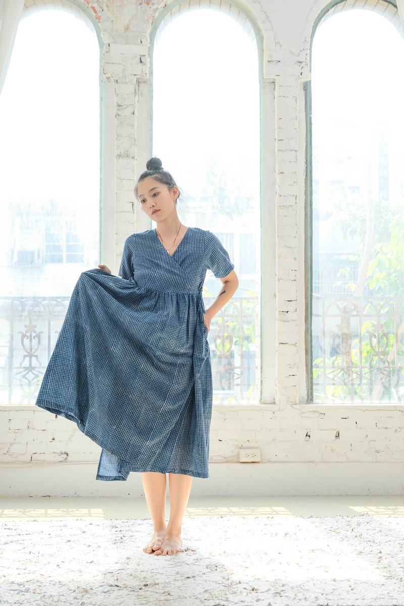 小さなチェック indigo カシュクールワンピース半袖 - 洋裝/連身裙 - 棉．麻 藍色