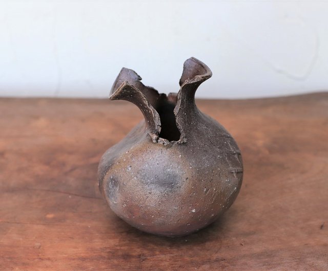 備前焼 花入(裂) h3-088 - ショップ 宗兵衛窯 花瓶・植木鉢 - Pinkoi