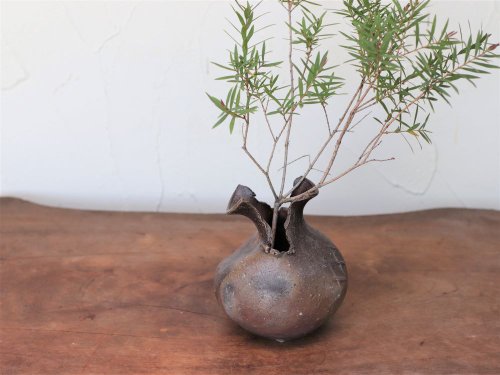 備前焼 花入(裂) h3-088 - ショップ 宗兵衛窯 花瓶・植木鉢 - Pinkoi
