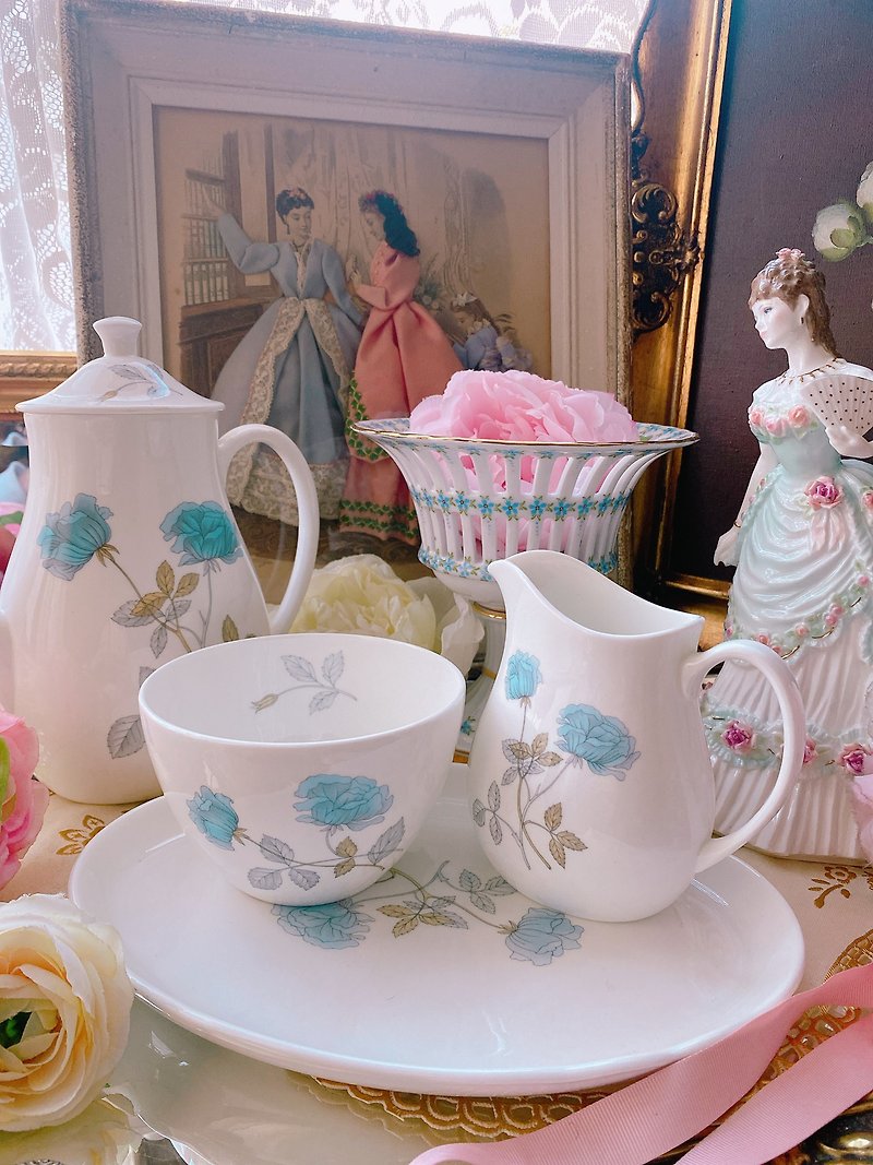 British bone china Wedgwood Ice Rose ice rose milk jug sugar bowl two-piece inventory new product has been discontinued - ถ้วย - เครื่องลายคราม สีน้ำเงิน