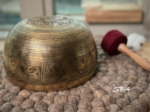 ヒマラヤ。究極の癒しのシンギングボウル。完全手作りのフラワー