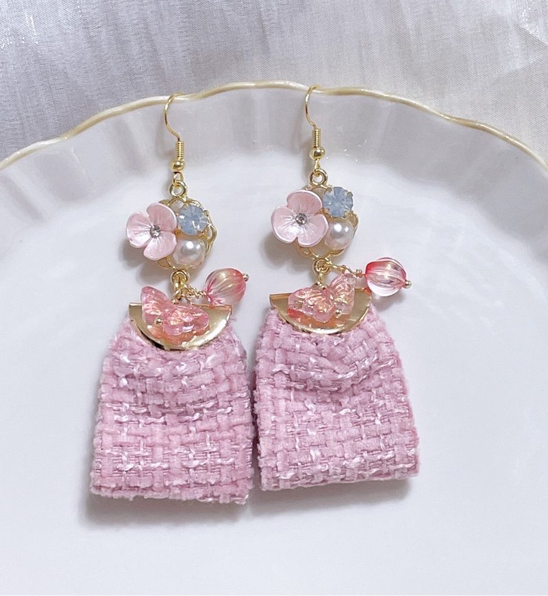 粉格子花朵蝴蝶繽紛緞帶式耳環 - 手鍊/手環 - 其他金屬 