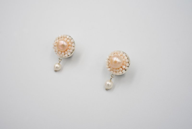 Handmade Embroidered earrings - Earrings & Clip-ons - Pearl White