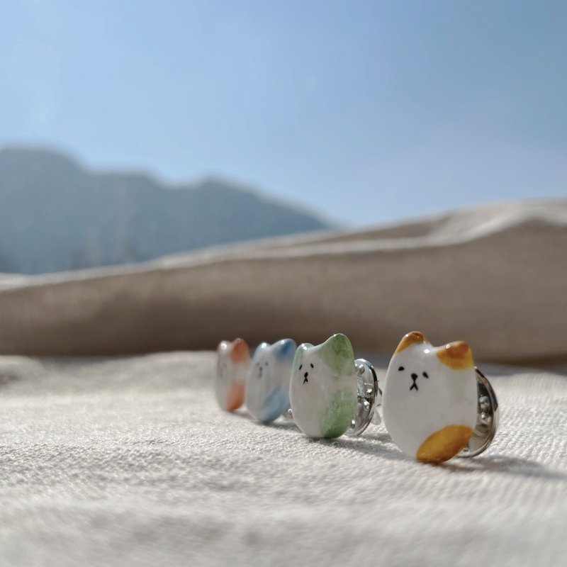 TeenyTinyCraft | 粒粒貓 手工手繪扣針/胸針 - 胸針 - 黏土 