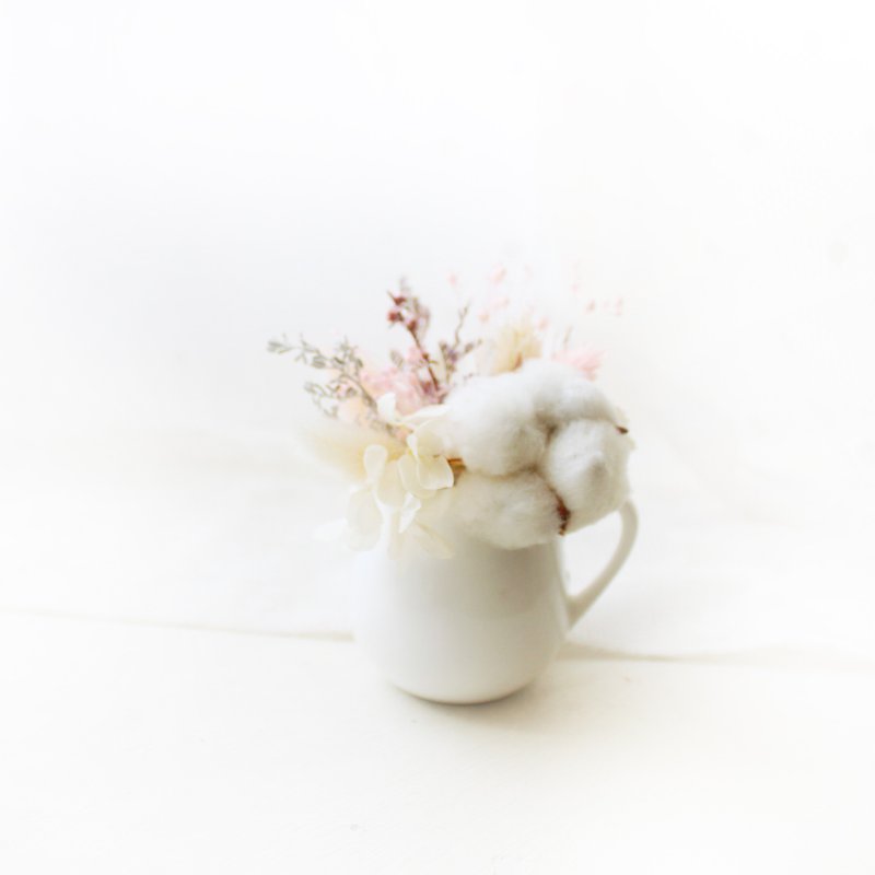 Strawberry powder milk foam cotton mini table flower, white cotton classic dry flower ceremony - ช่อดอกไม้แห้ง - พืช/ดอกไม้ สึชมพู