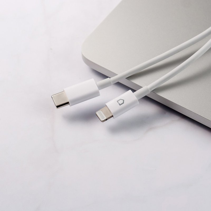iPhone 1M 傳輸充電線-Lightning to USB C* - 行動電源/充電線 - 其他材質 黑色