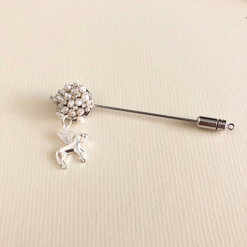 Elegant Pearl Brooch 【Wedding Accessory】 【Japanese Style Brooch】【New Year Gift】 - เข็มกลัด - ไข่มุก สีเงิน
