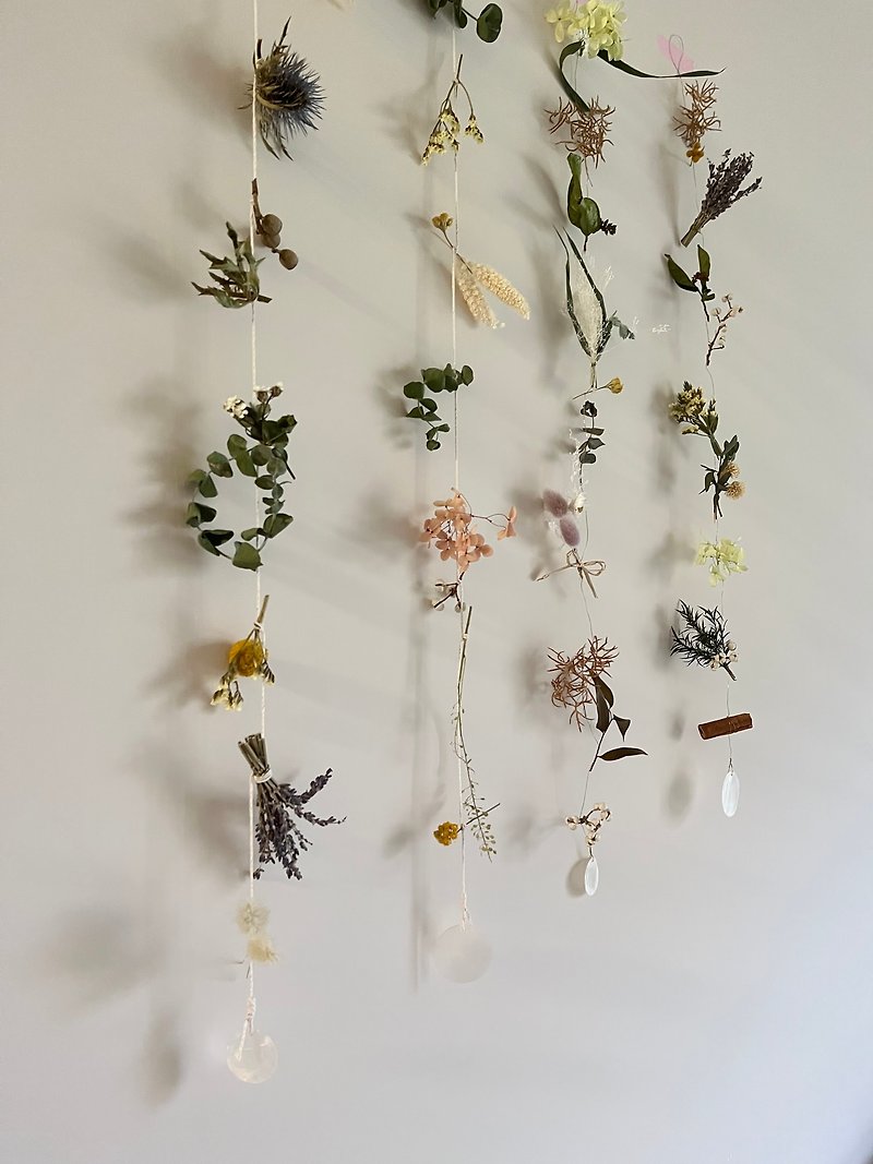 Mini dried flower charm, wildflower-style, staying seasonal - Items for Display - Plants & Flowers 
