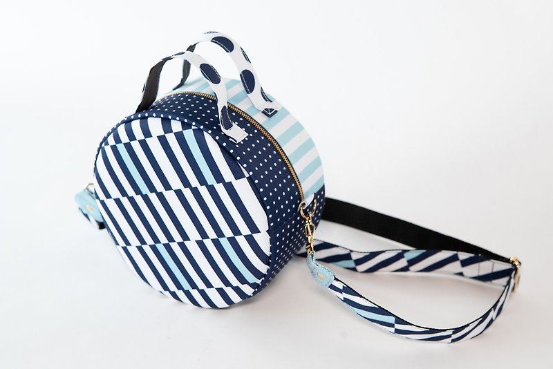 Round original print Handbag with shoulder belt Spotlight Navy Border Stripe - Messenger Bags & Sling Bags - Other Man-Made Fibers Blue