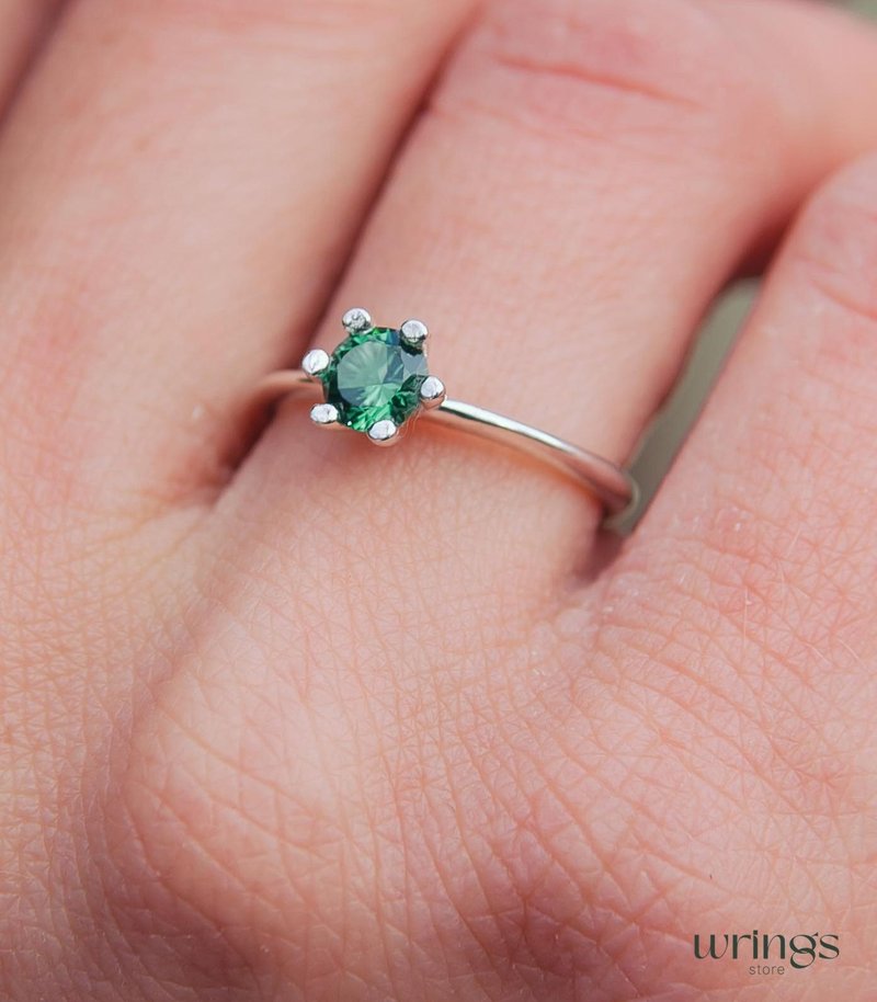 Prong Solitaire Round Green Quartz Silver Engagement Ring for Women Custom Gem - 戒指 - 純銀 綠色